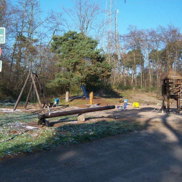 Der Spielplatz liegt auf unseren Weg zum Wald
